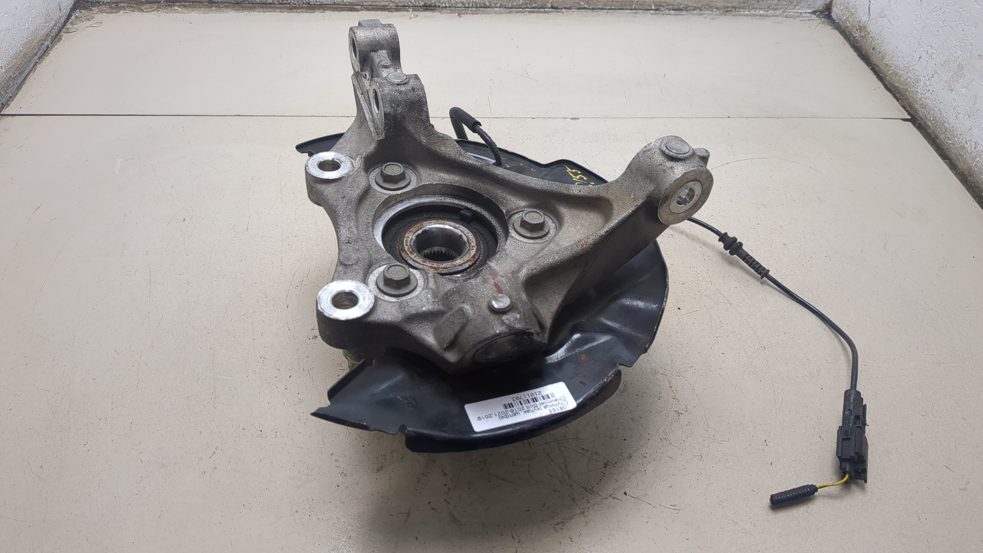 Кулак поворотный передний правый