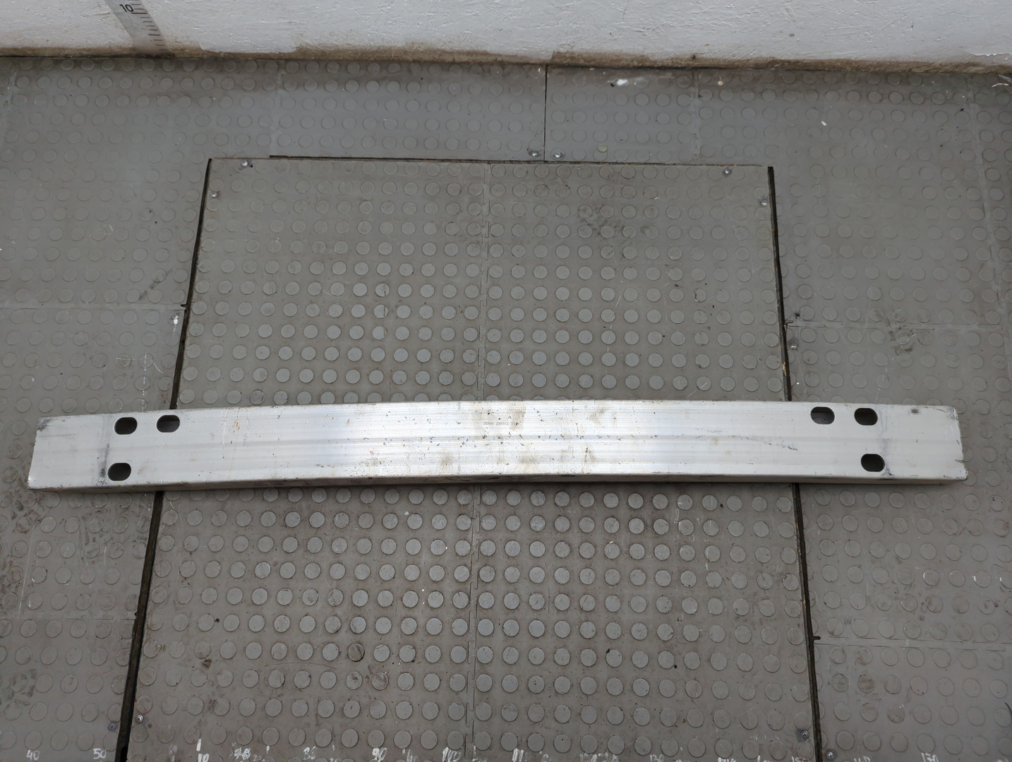 Усилитель заднего бампера