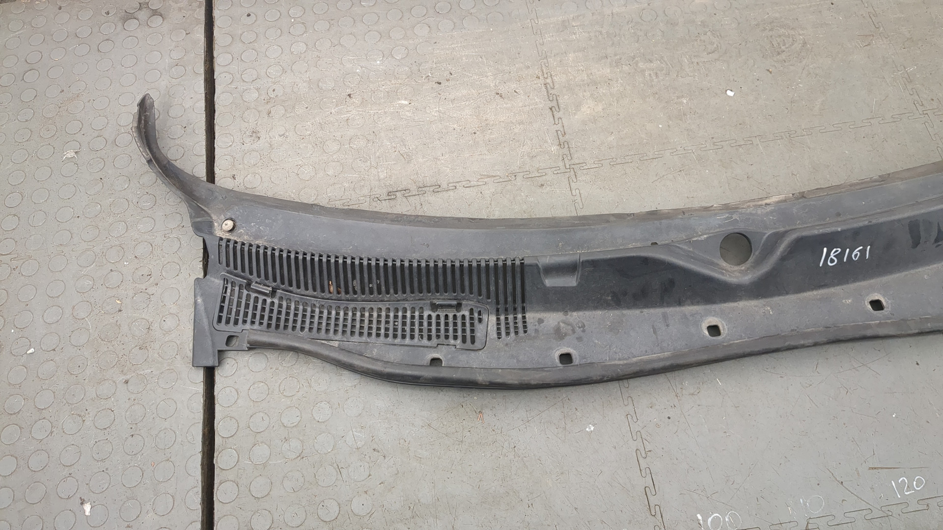 Решетка стеклоочистителей (Жабо)