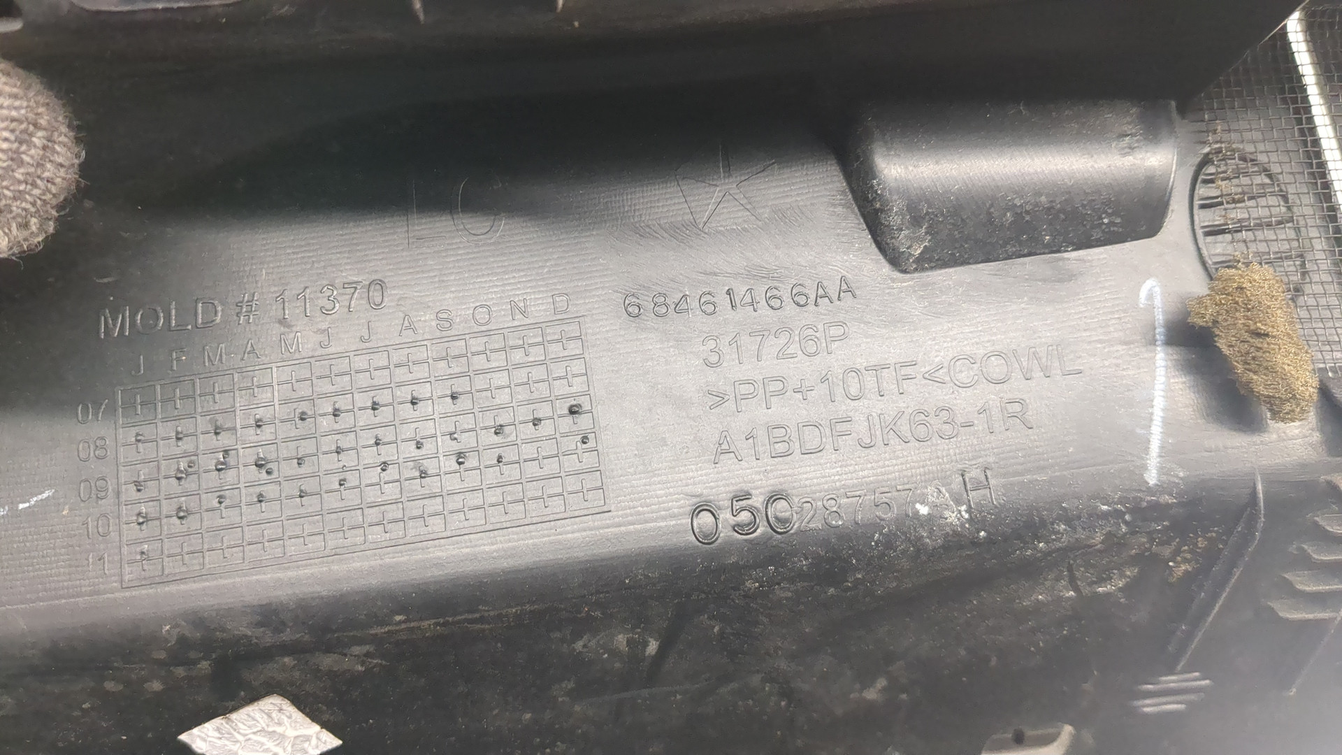 Решетка стеклоочистителей (Жабо)