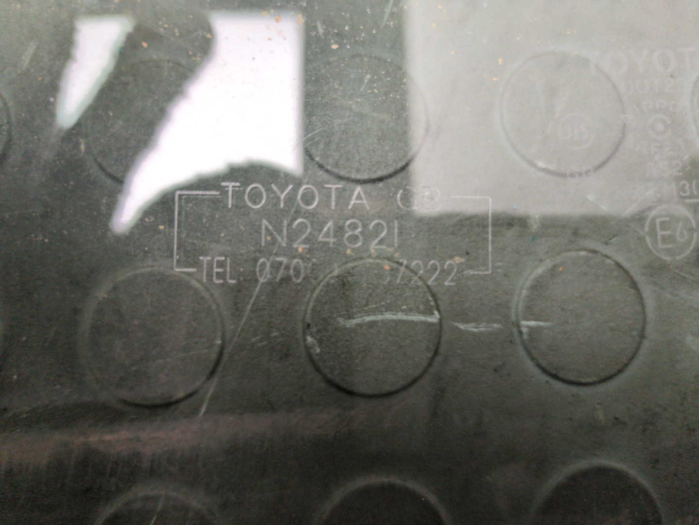 Стекло двери передней левой