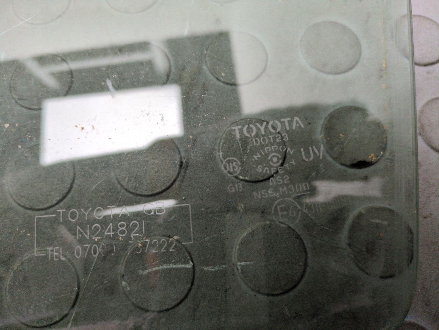 Стекло двери передней левой