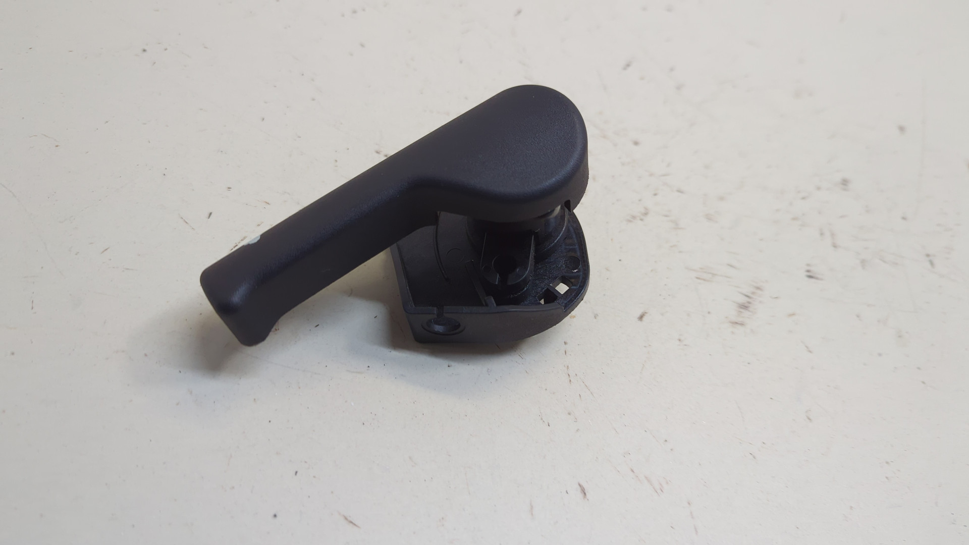 Ручка открывания капота