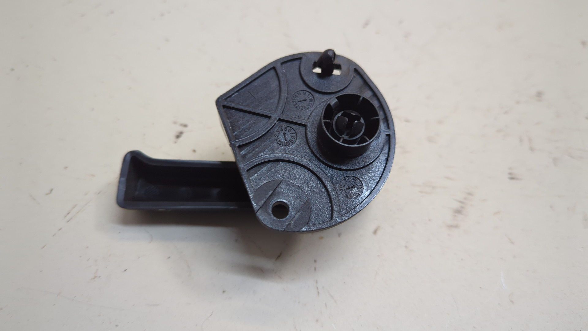 Ручка открывания капота