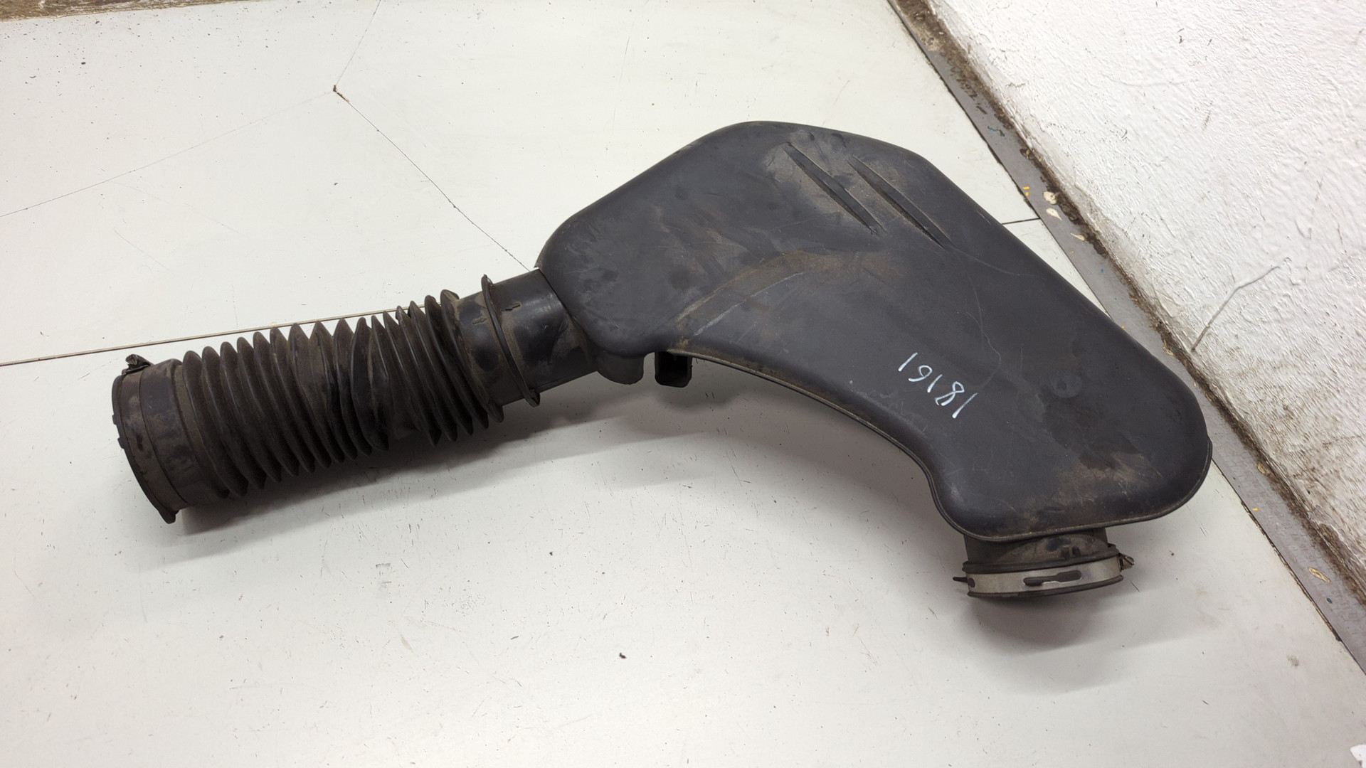 Резонатор воздушного фильтра