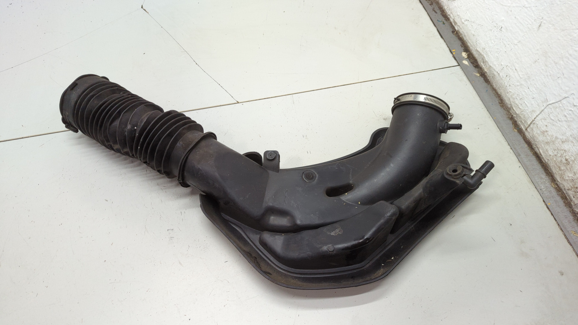 Резонатор воздушного фильтра