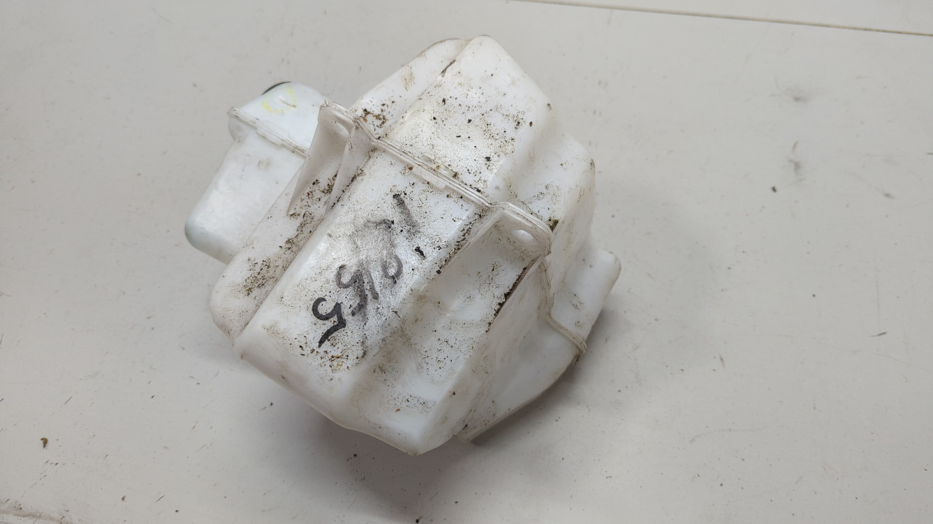 Бачок омывателя лобового стекла