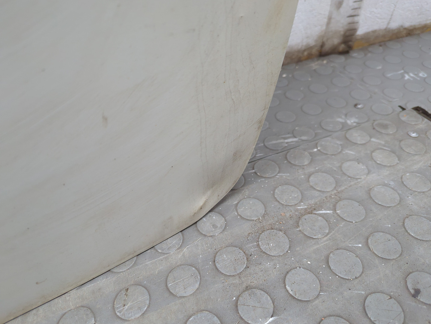 Дверь багажника правая