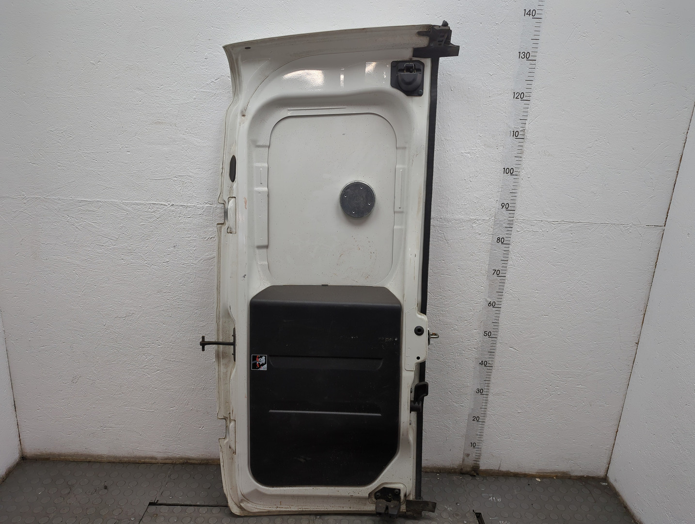 Дверь багажника правая