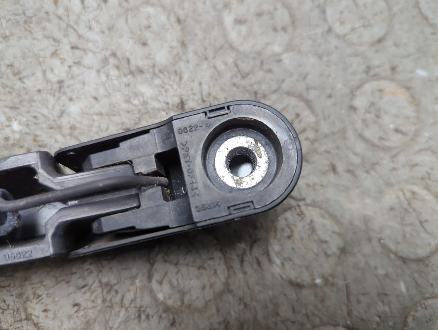 Поводок стеклоочистителя заднего