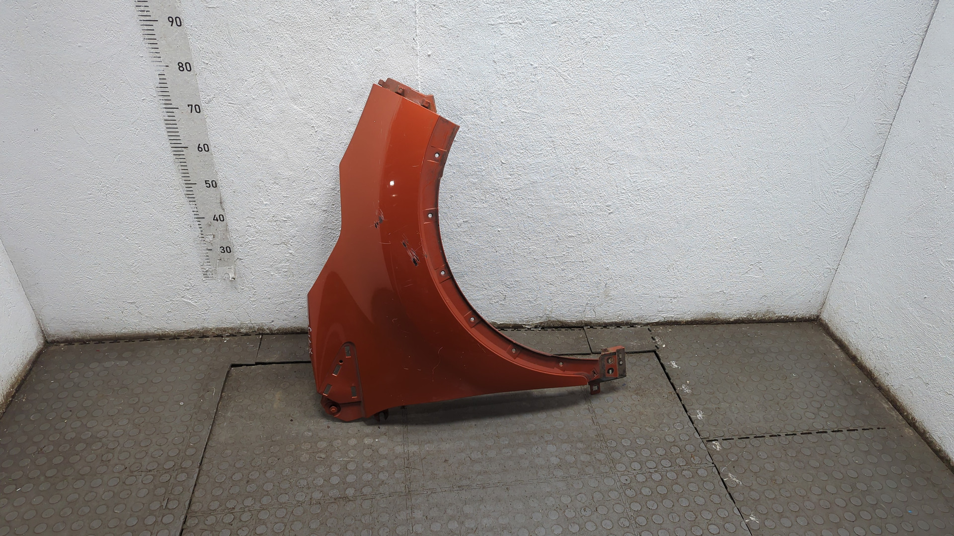 Крыло переднее правое