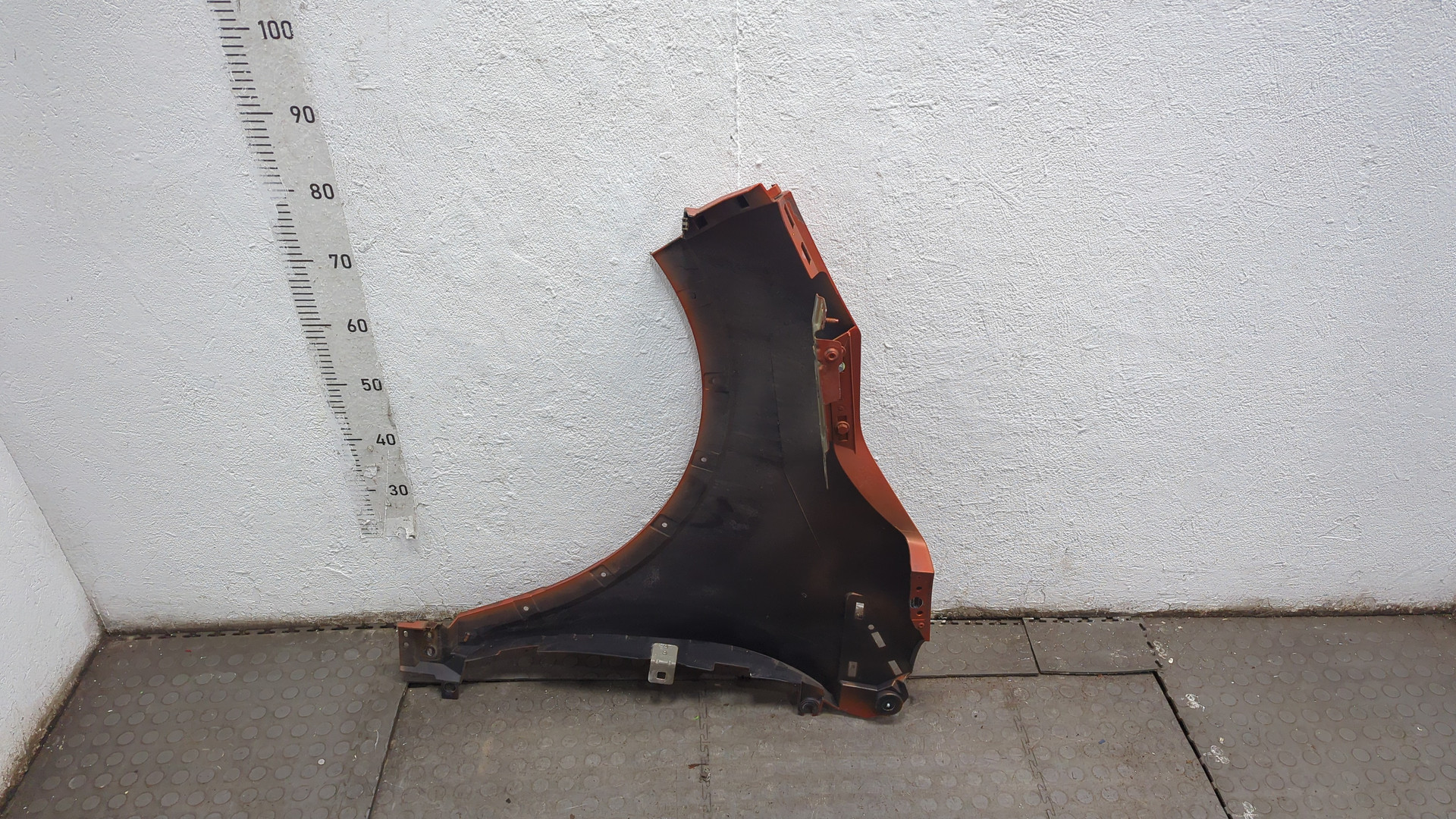 Крыло переднее правое