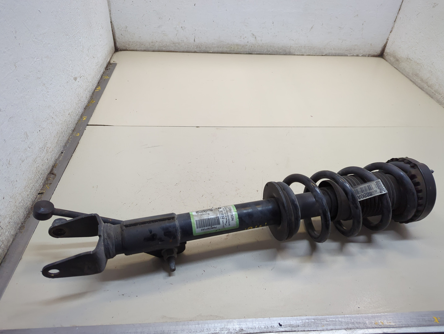 Амортизатор передний левый