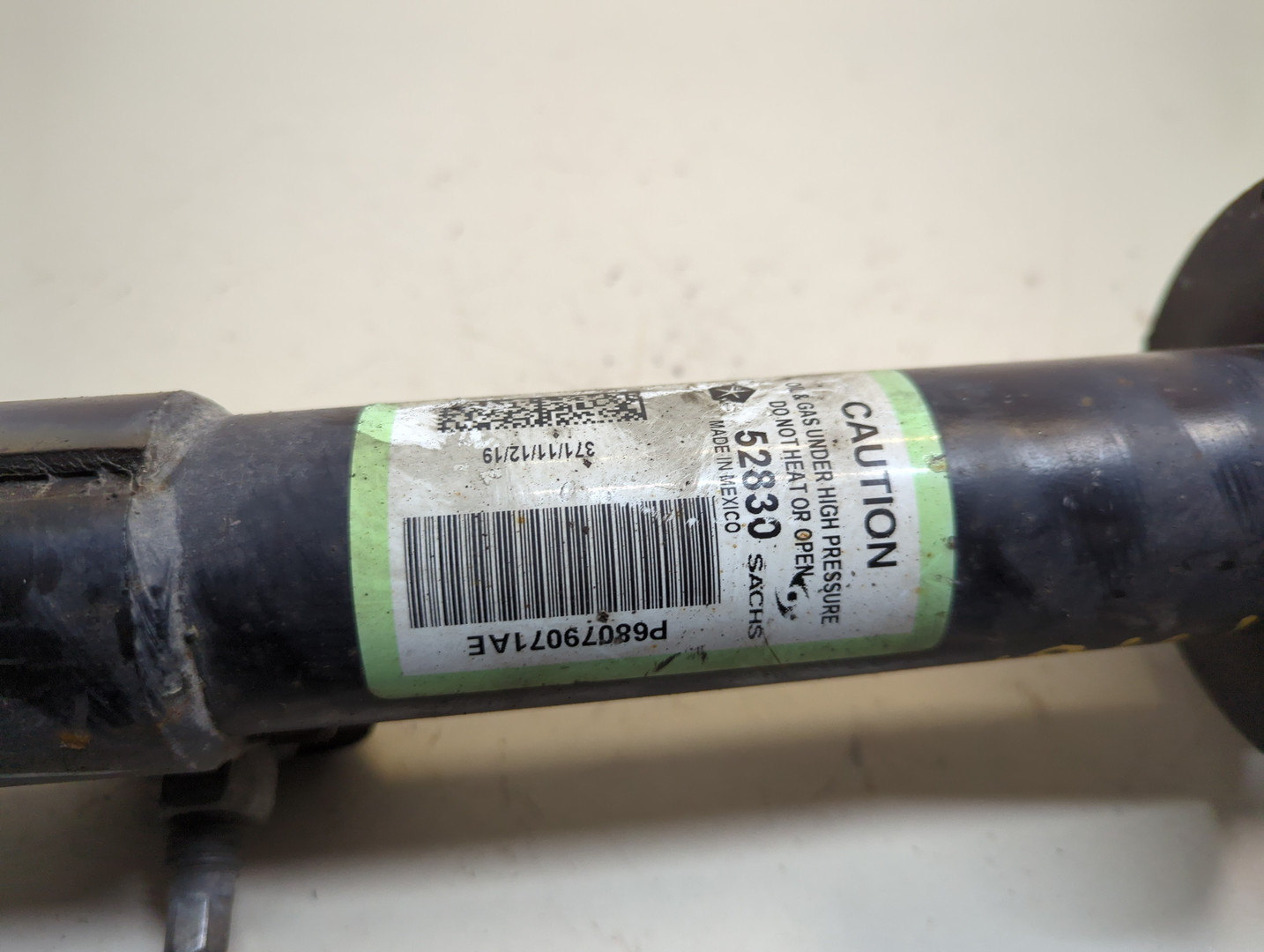 Амортизатор передний левый