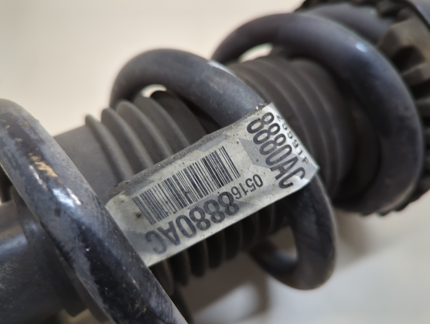 Амортизатор передний левый