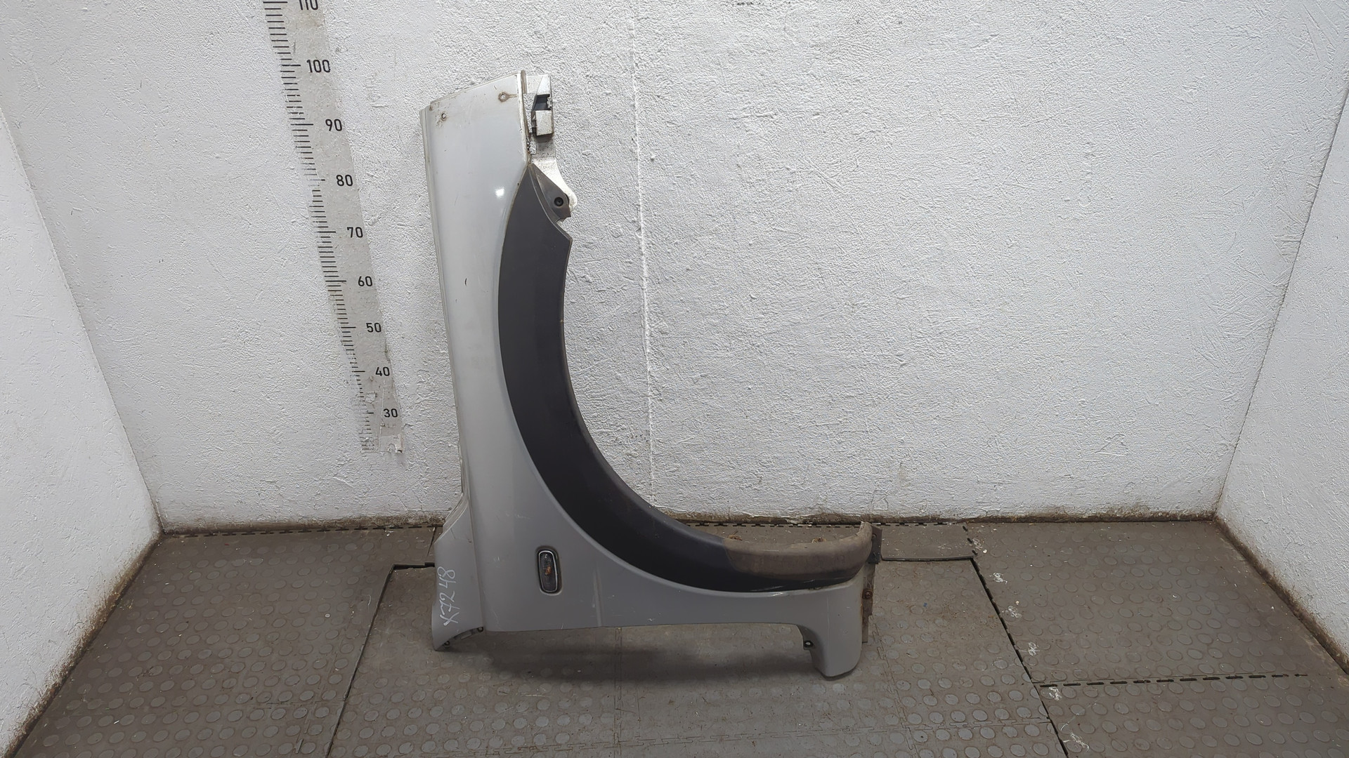 Крыло переднее правое