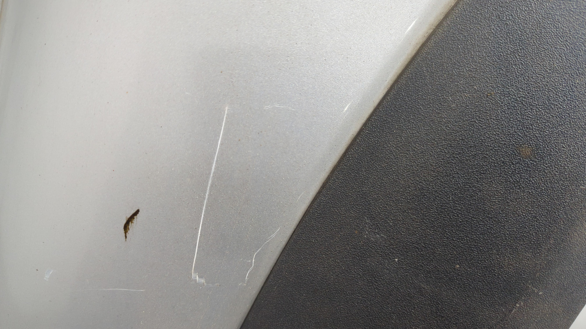 Крыло переднее правое