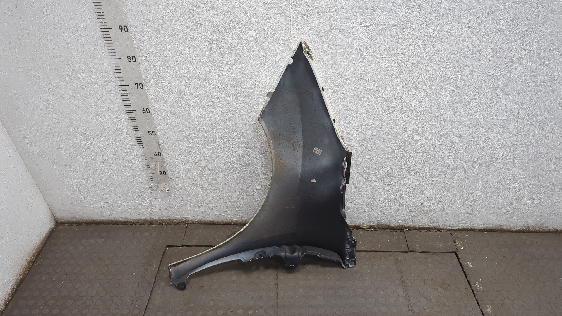 Крыло переднее правое