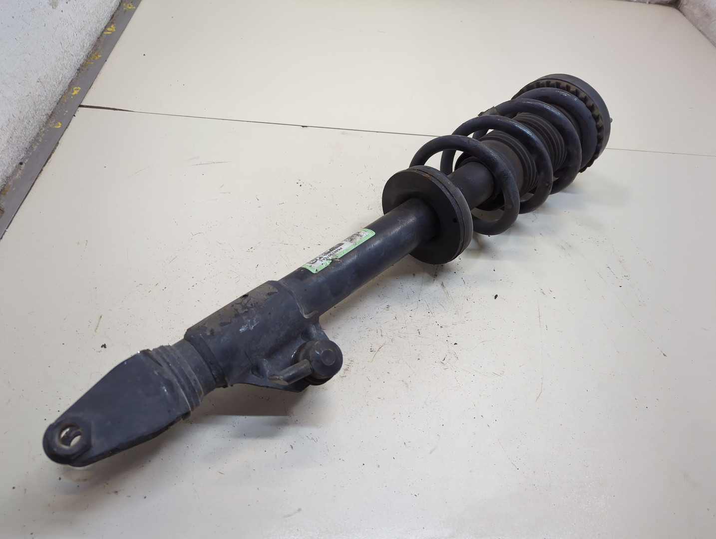 Амортизатор передний правый