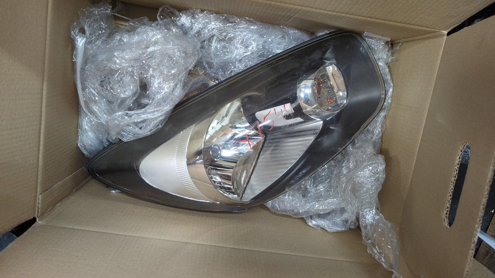 Фара правая