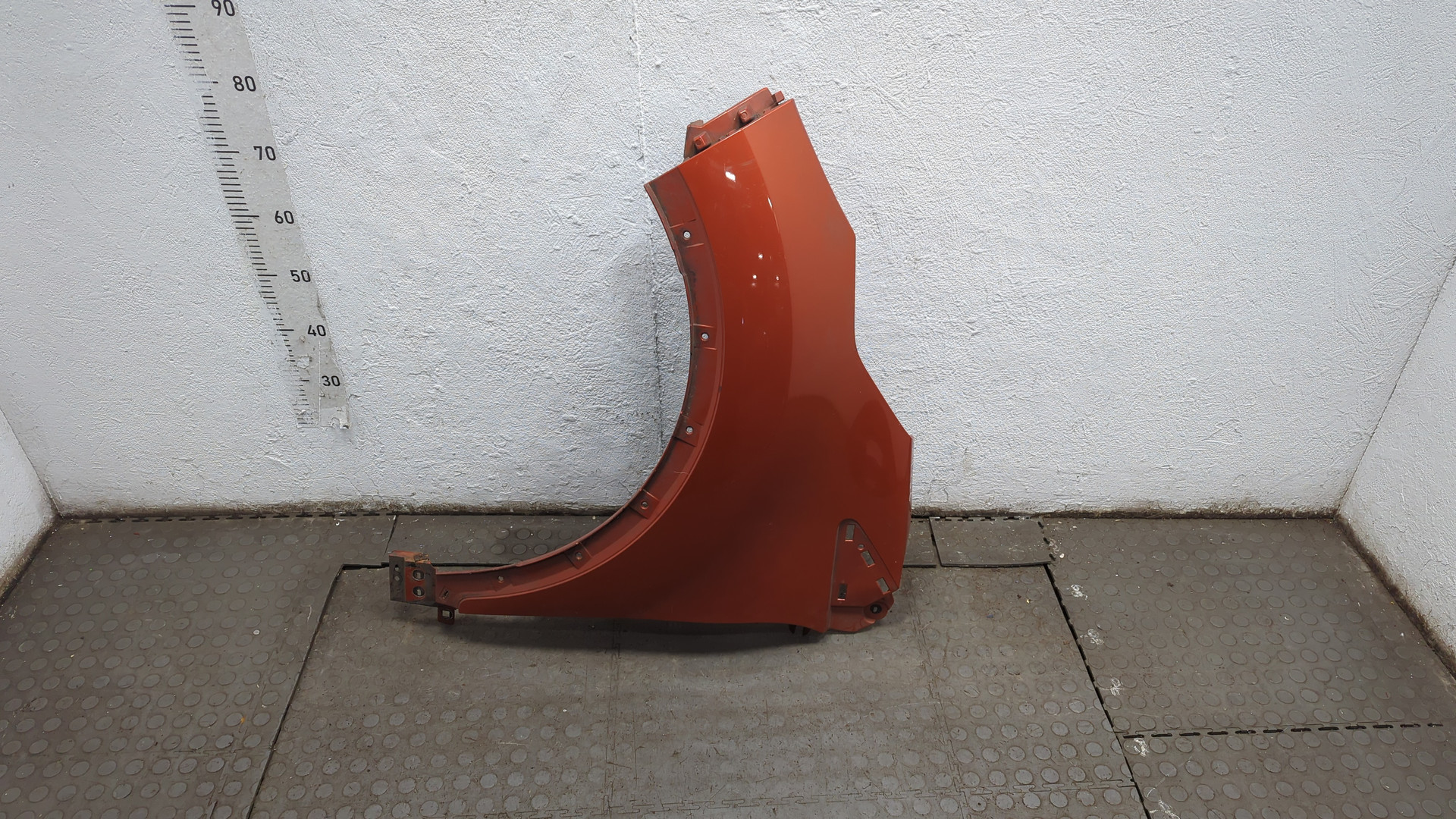 Крыло переднее левое