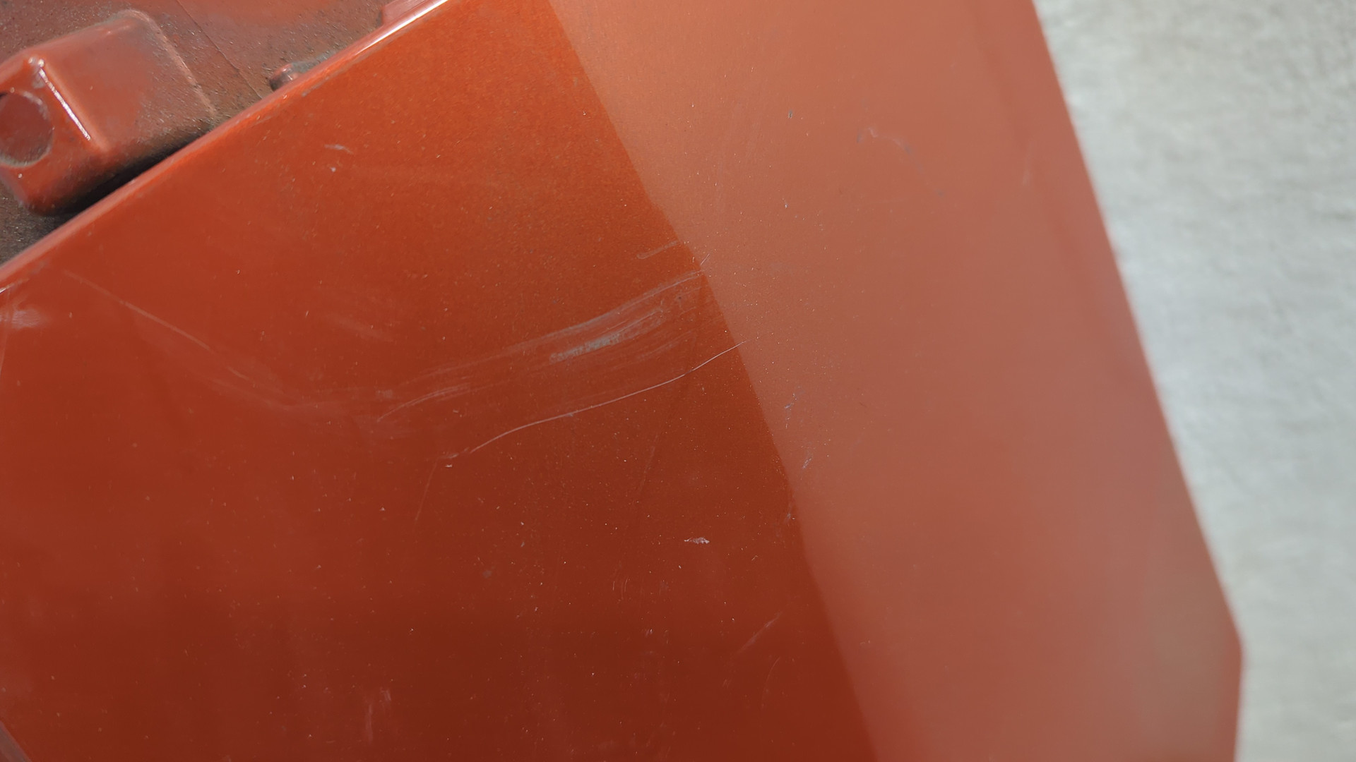 Крыло переднее левое