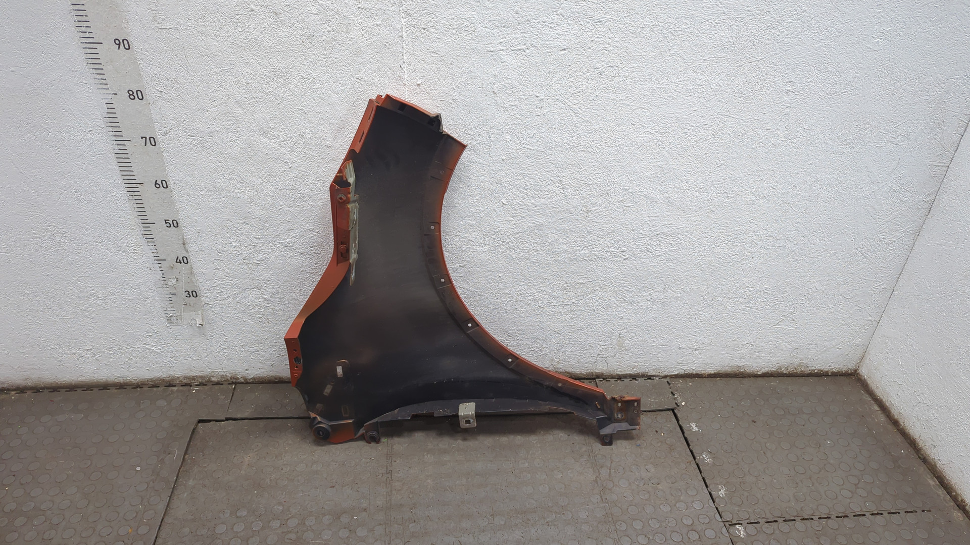 Крыло переднее левое