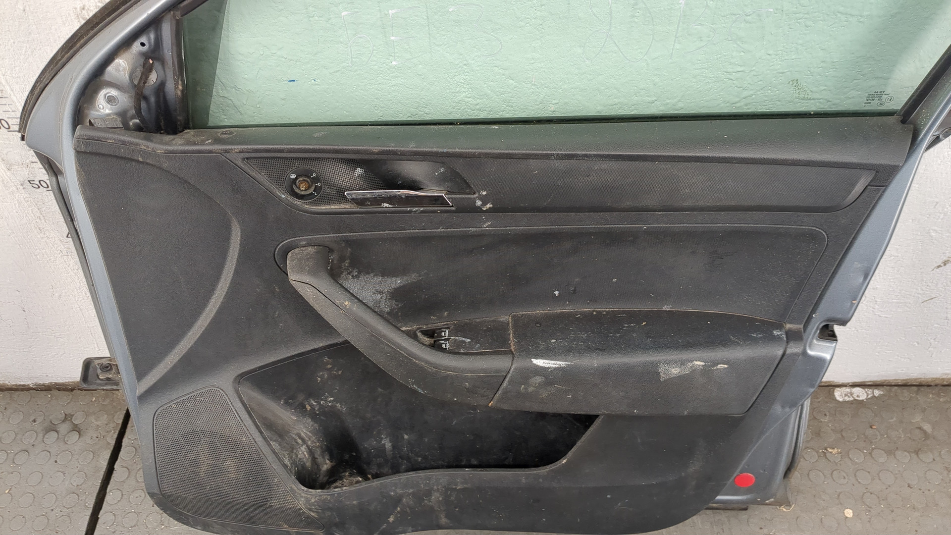 Дверь передняя правая