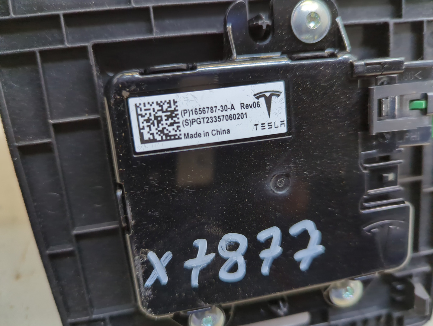 Гнездо AUX / USB IN