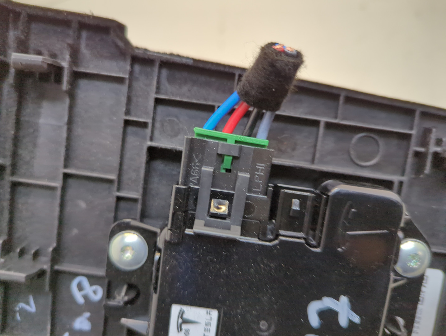 Гнездо AUX / USB IN