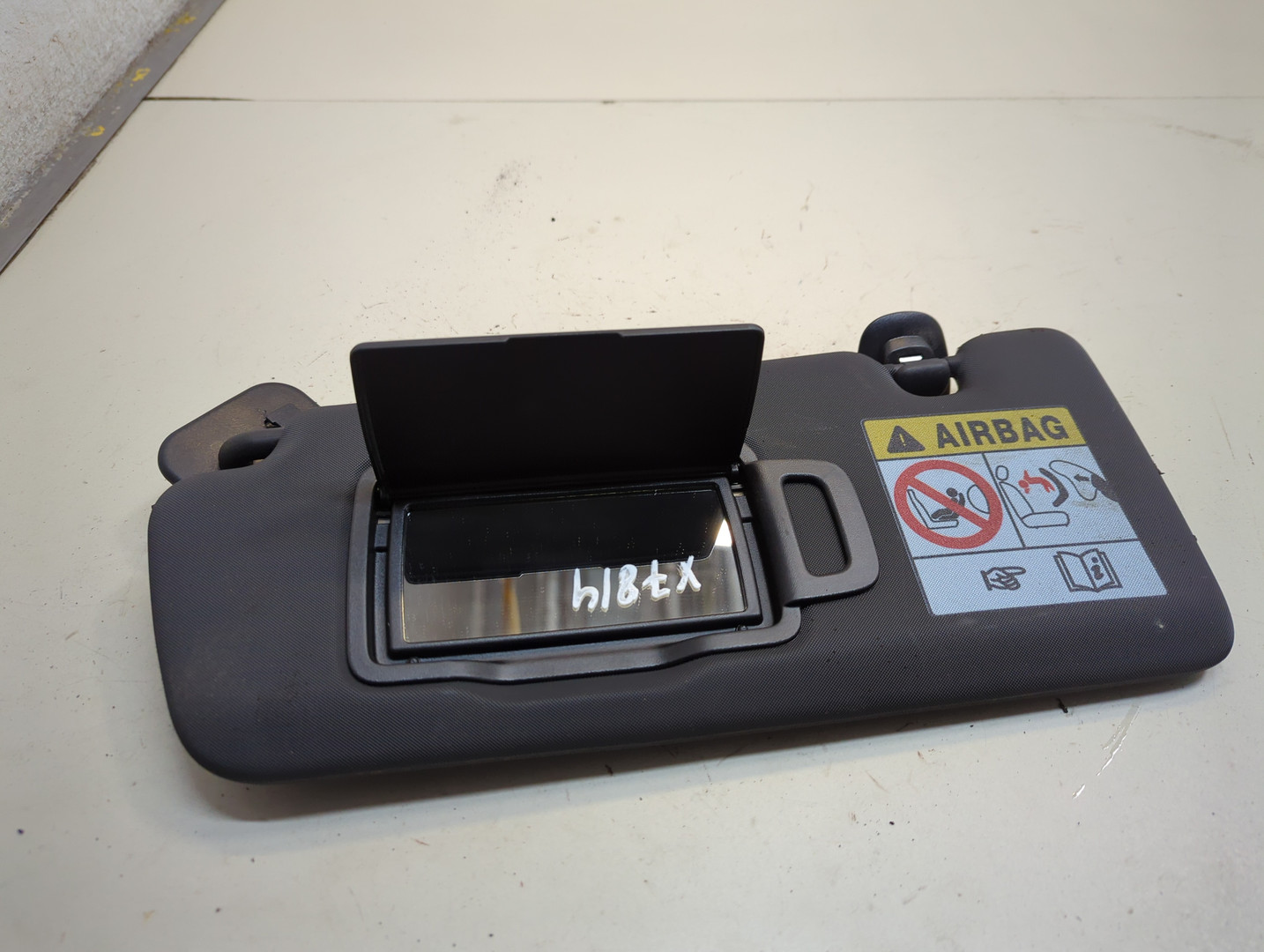 Козырек солнцезащитный