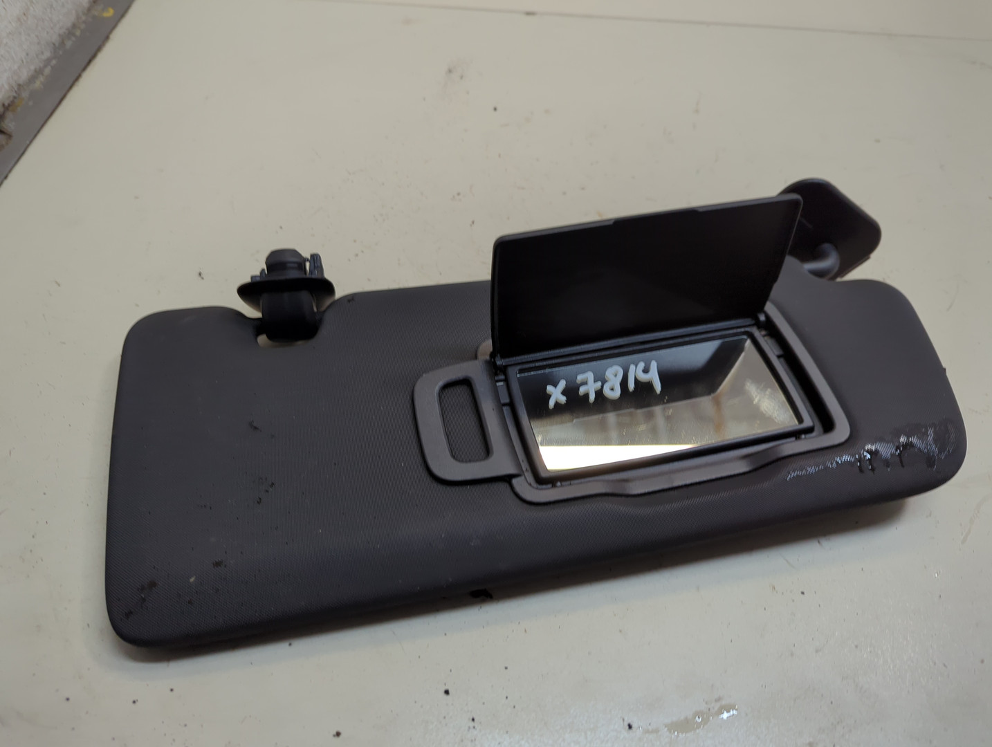 Козырек солнцезащитный