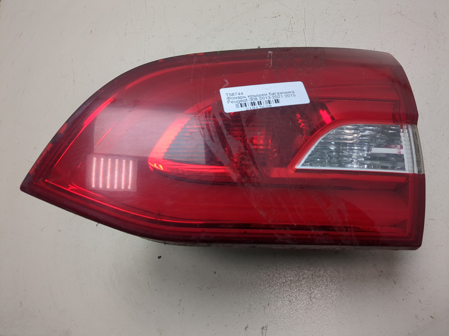 Фонарь задний внутренний правый