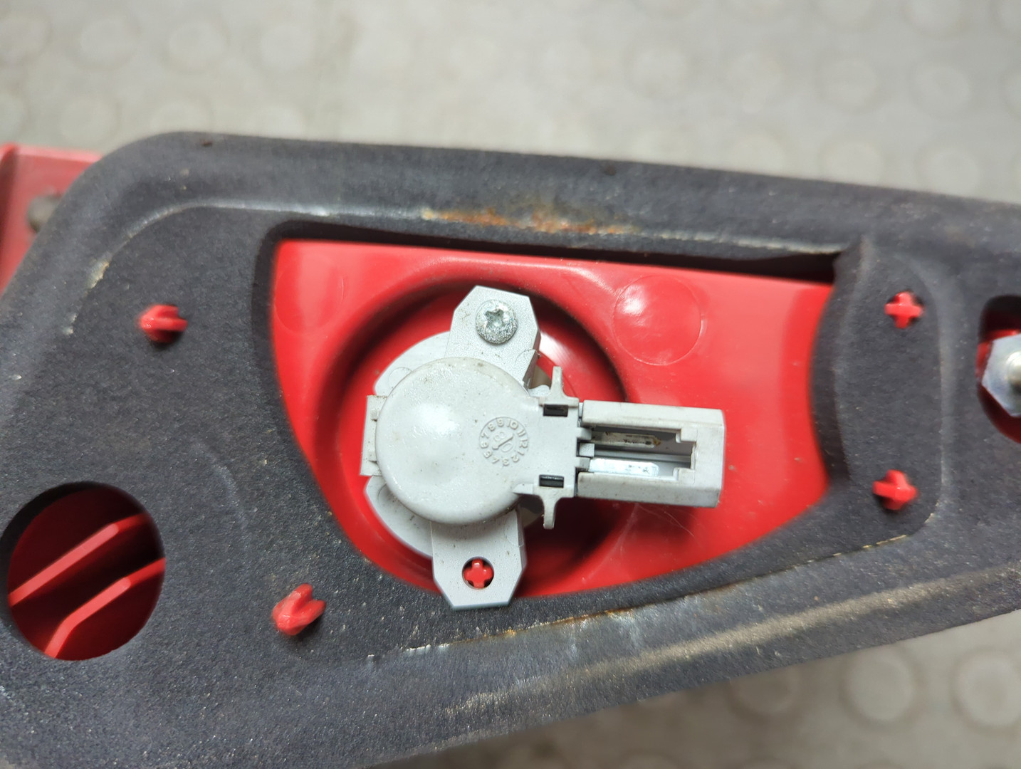 Фонарь задний внутренний левый