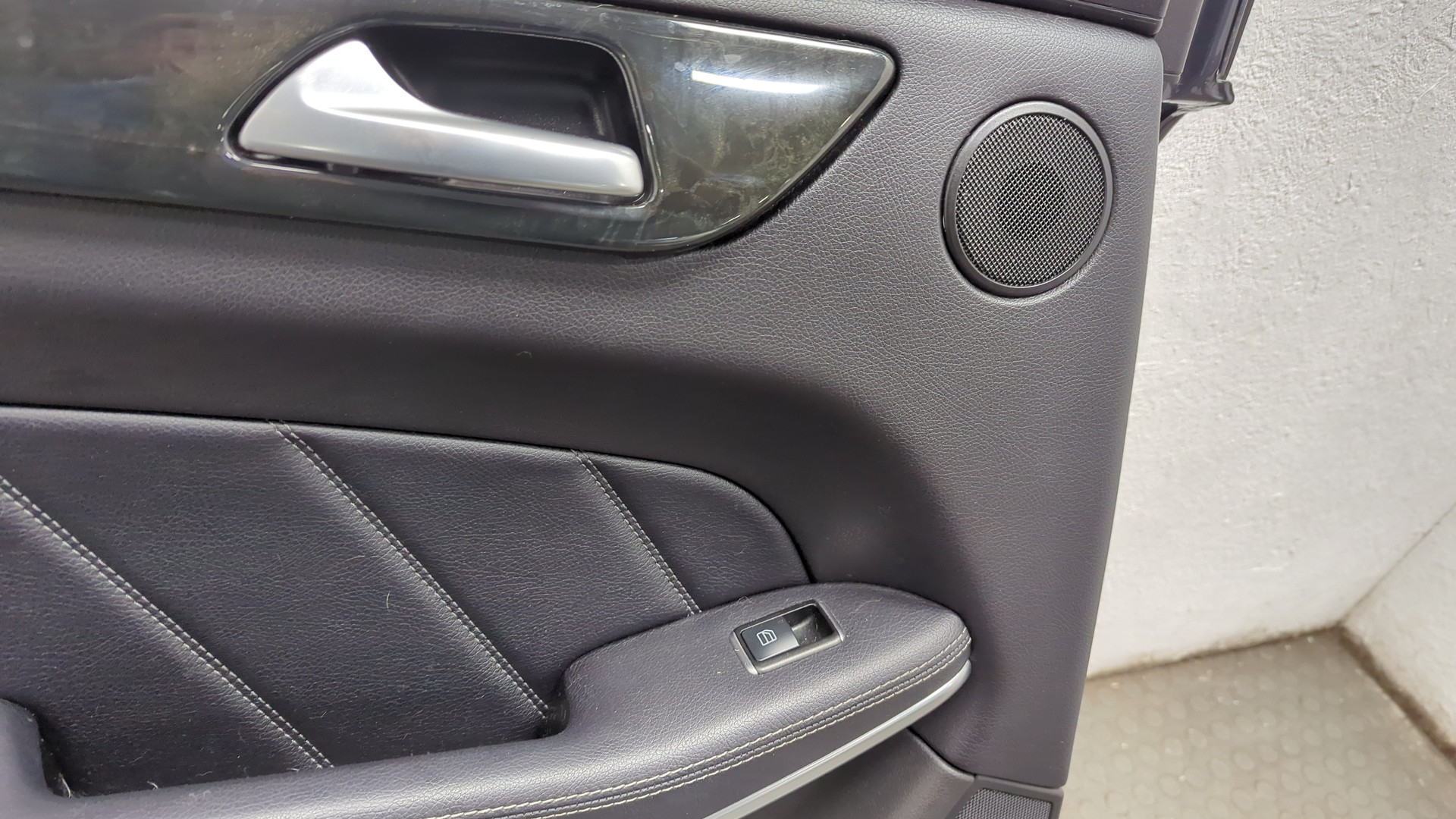 Дверь задняя левая