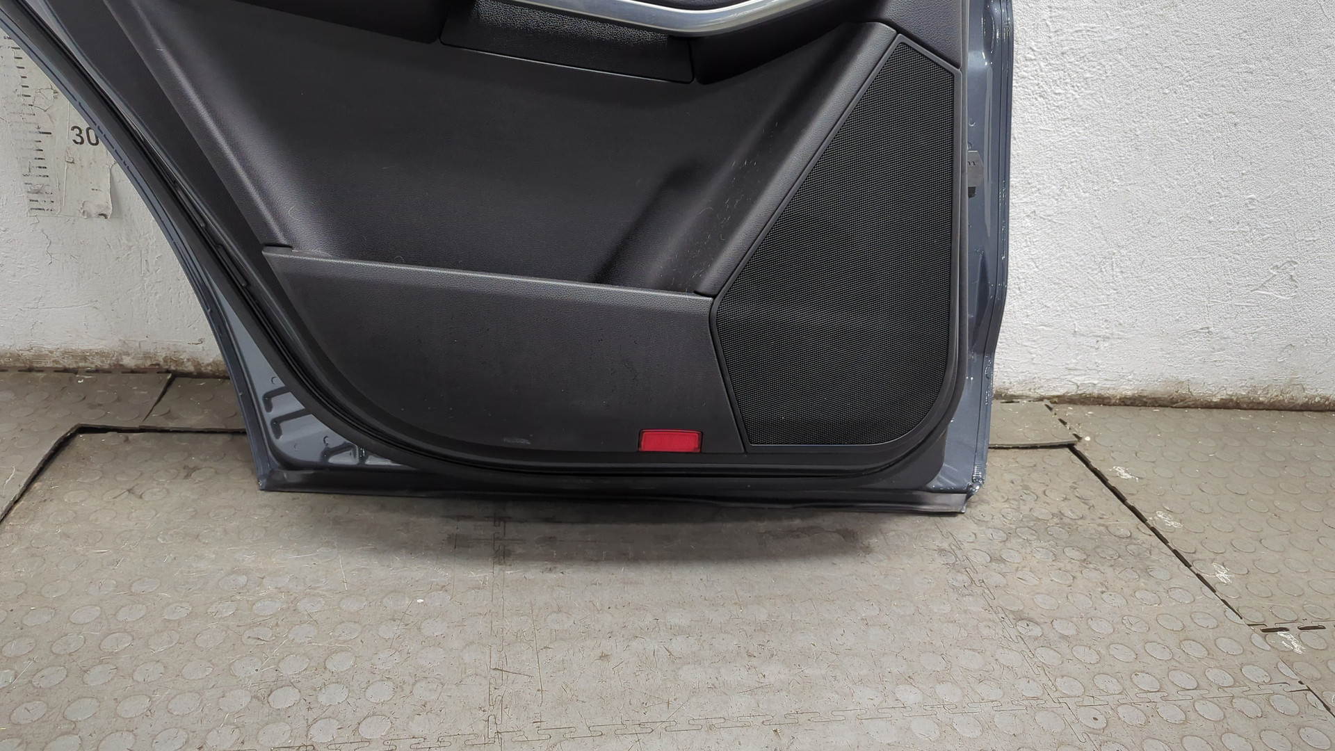 Дверь задняя левая