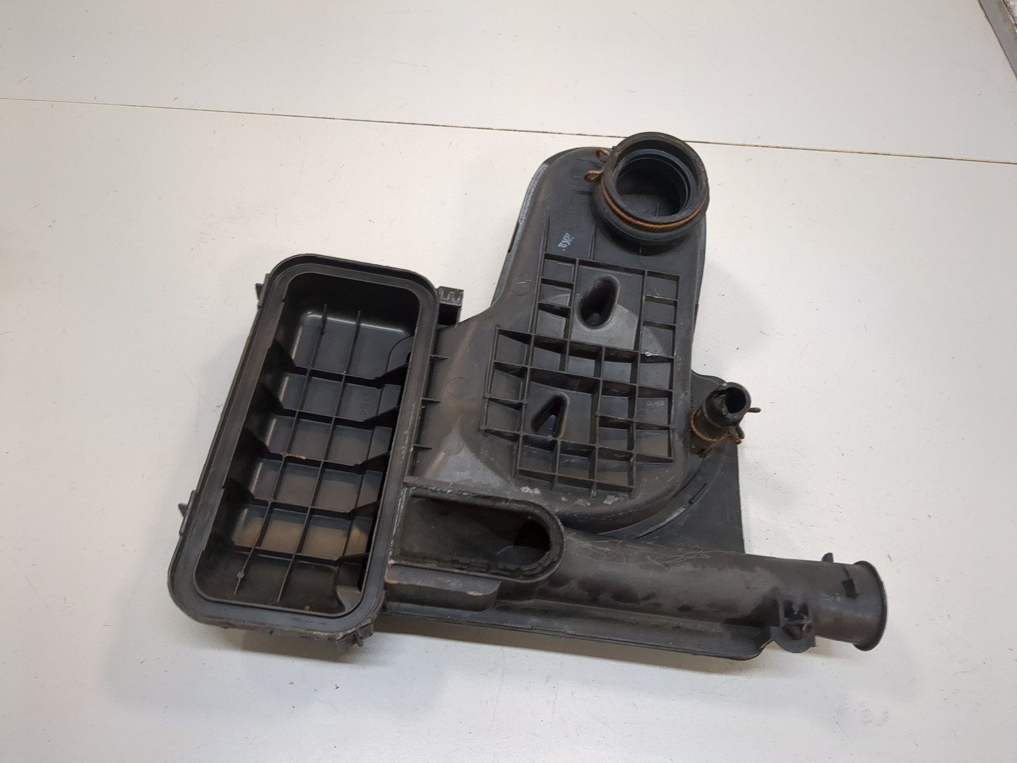 Резонатор воздушного фильтра