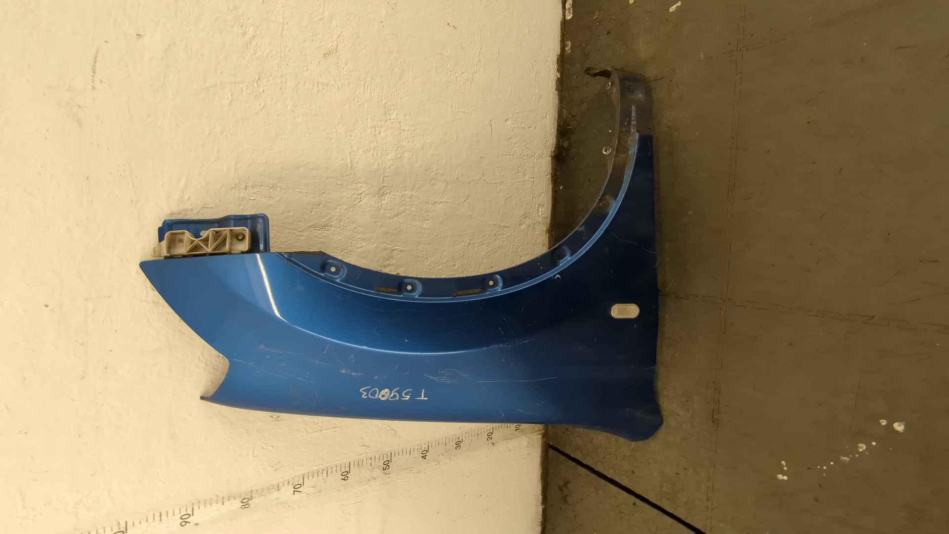 Крыло переднее правое