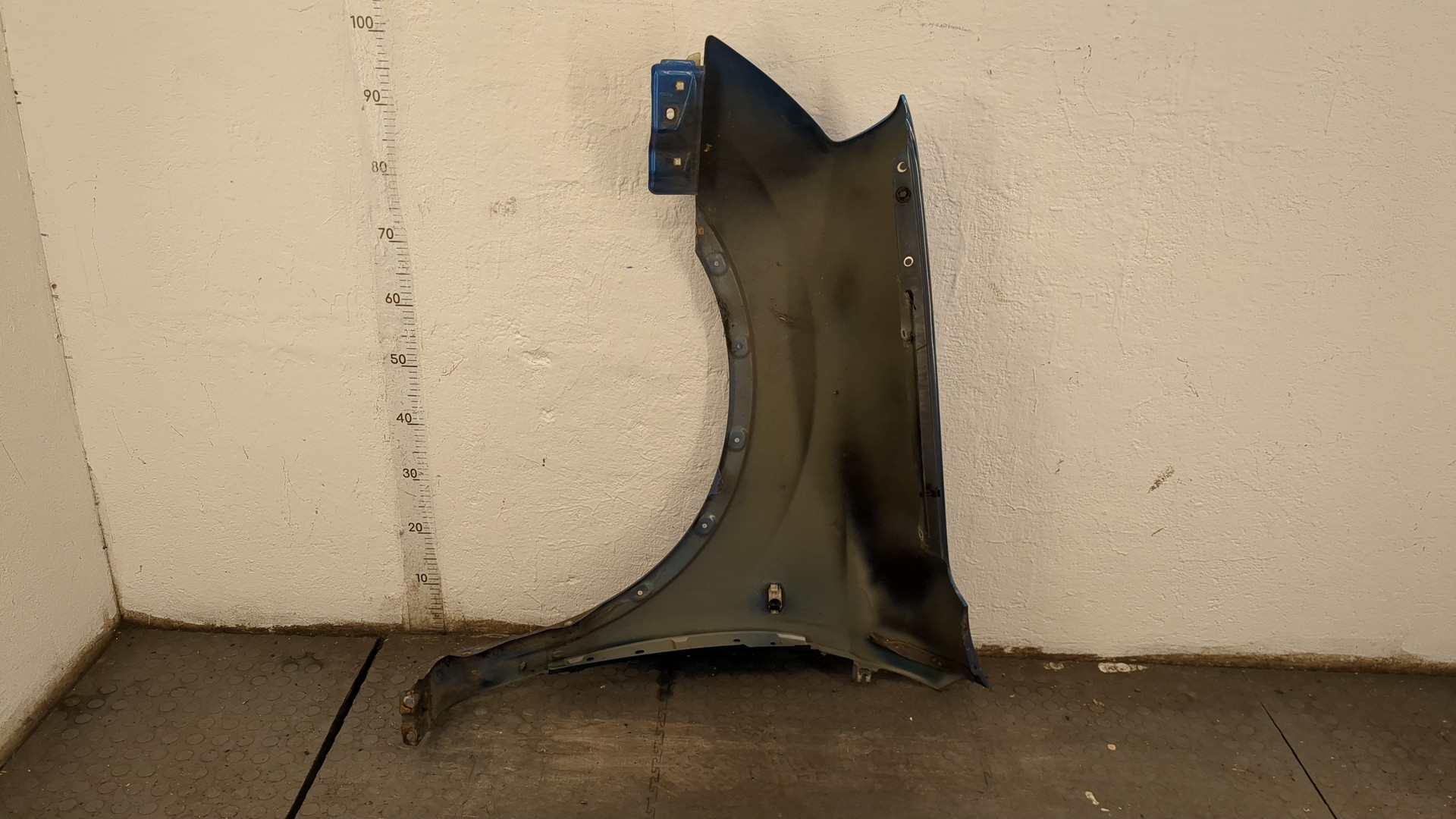 Крыло переднее правое