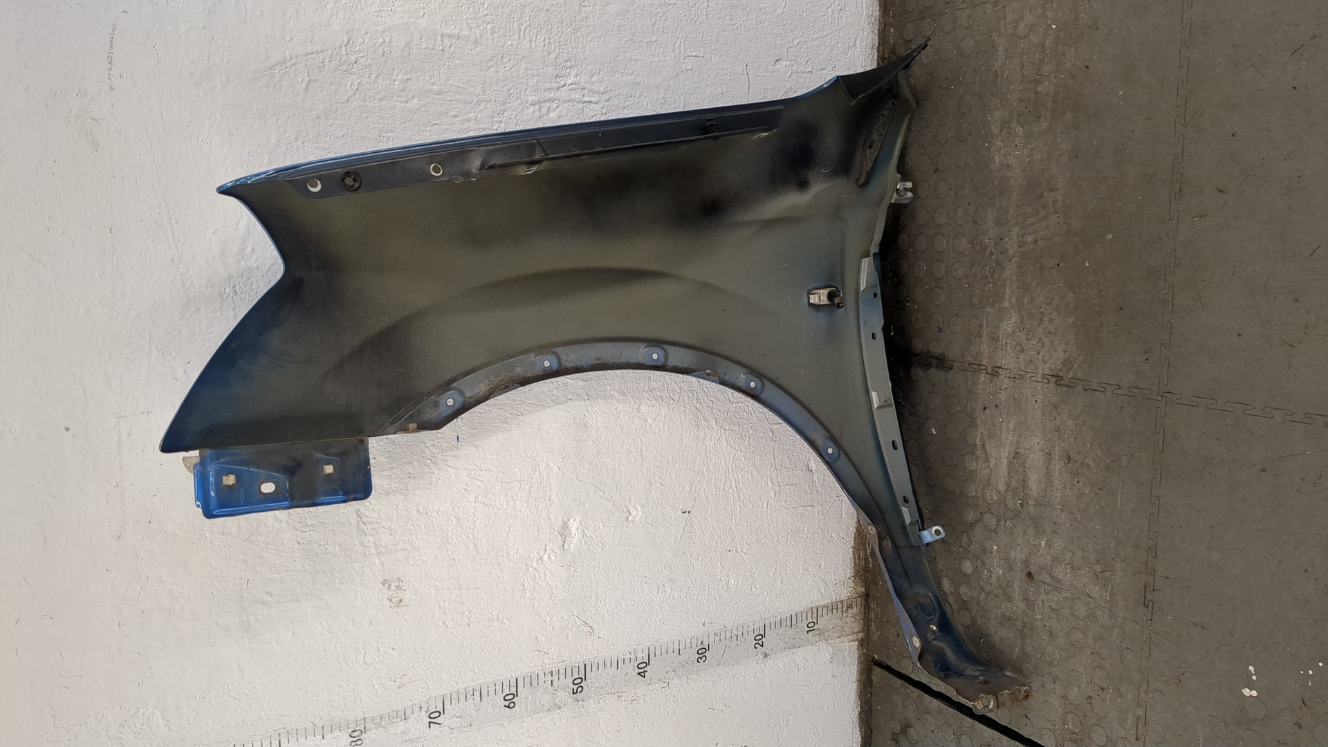 Крыло переднее правое