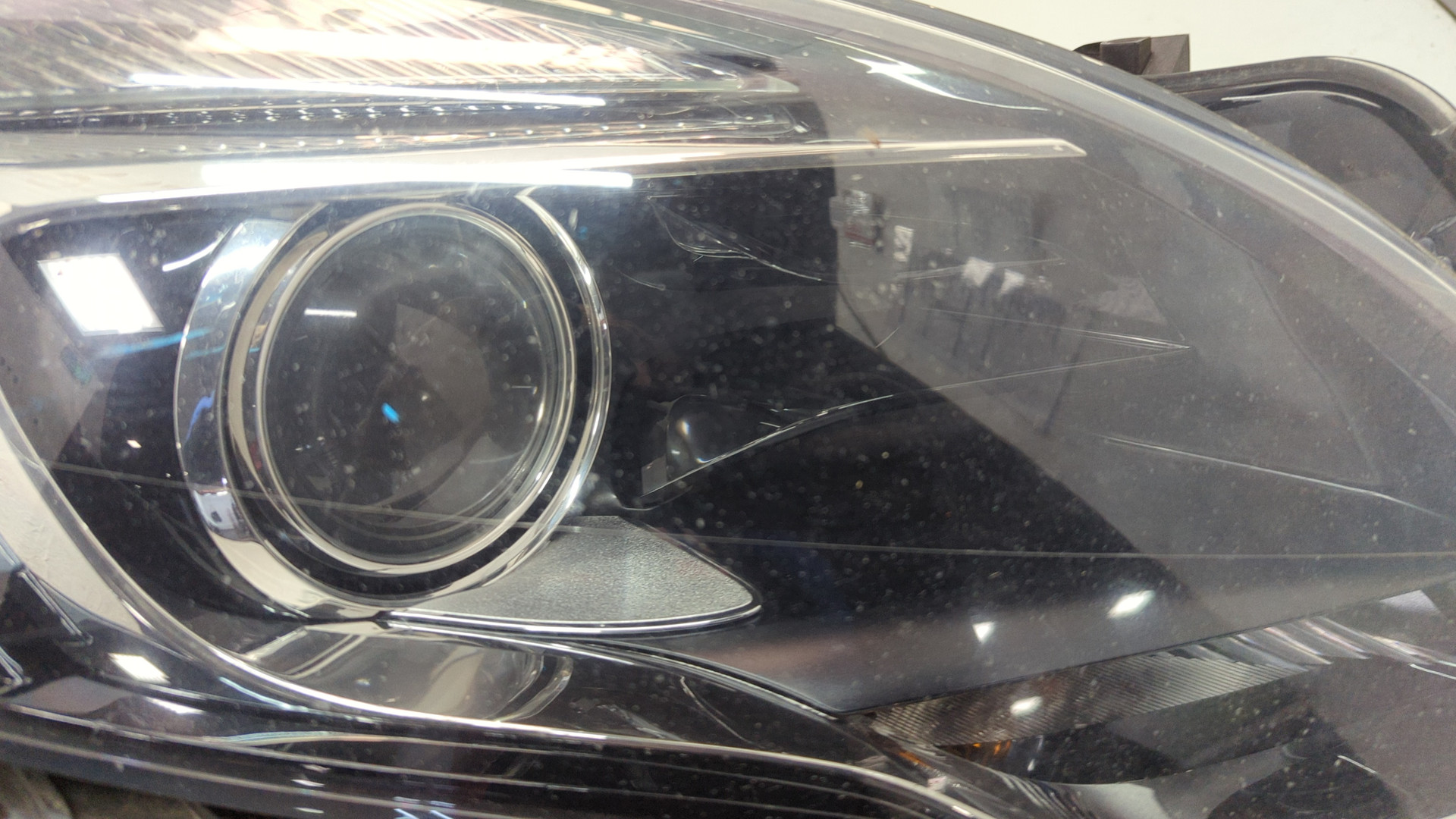 Фара правая