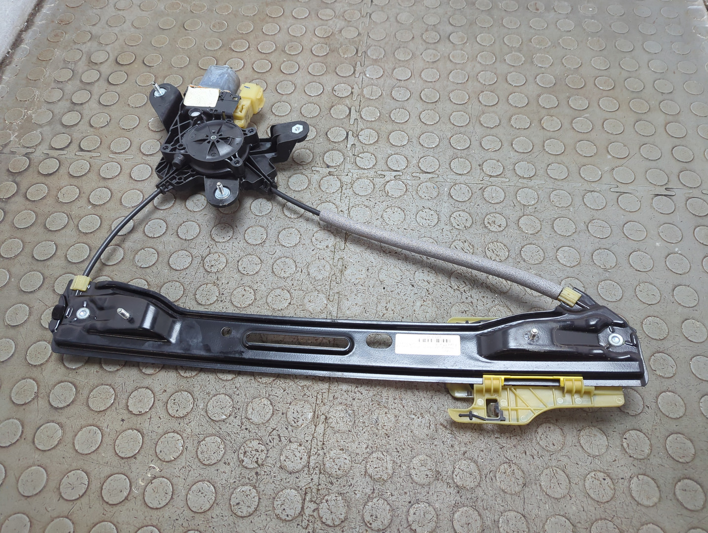 Стеклоподъемник электр. задний левый