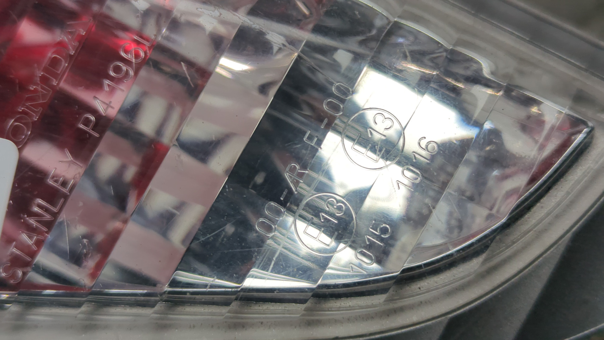 Фонарь задний внутренний левый