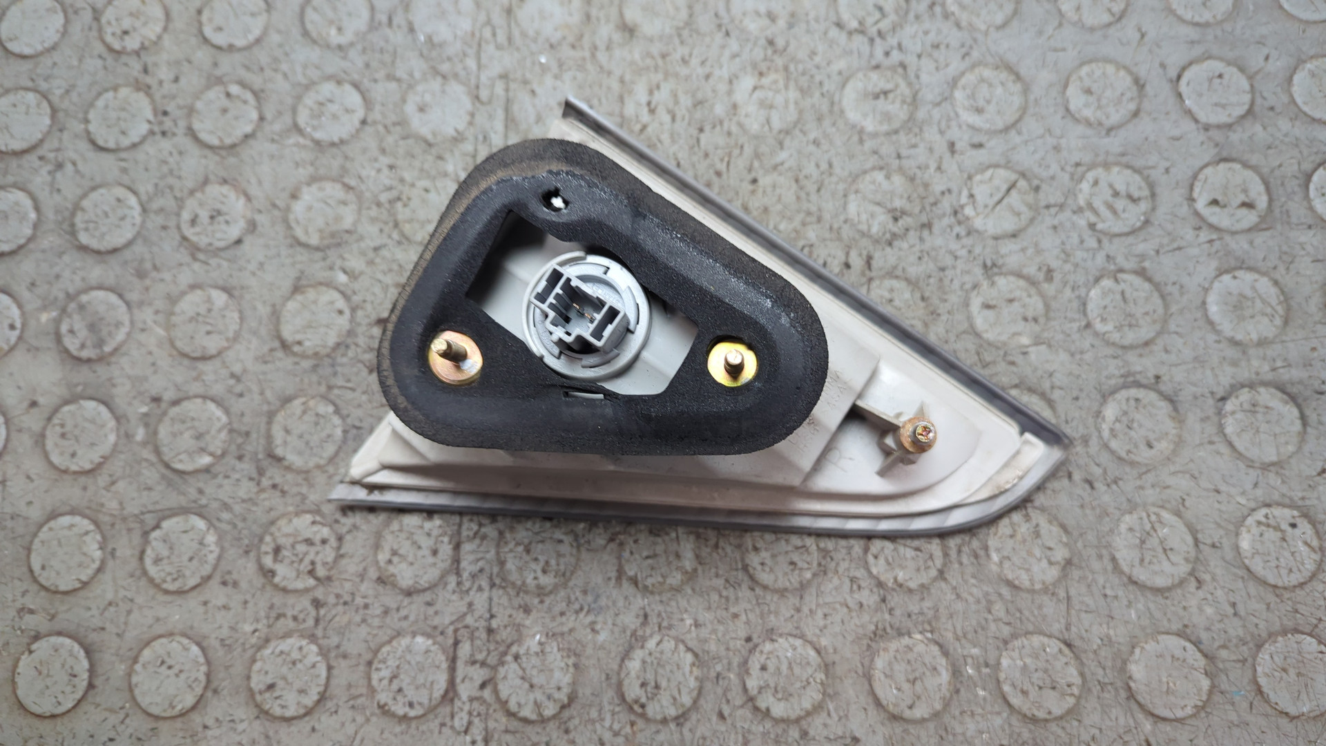 Фонарь задний внутренний правый