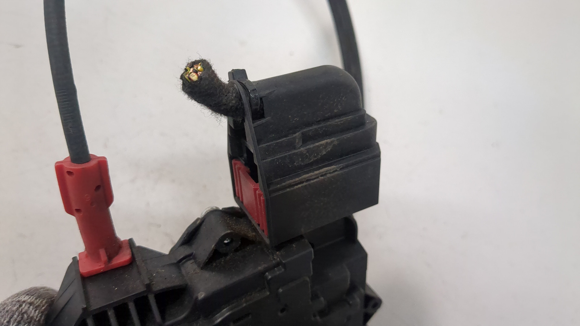 Замок двери задней правой