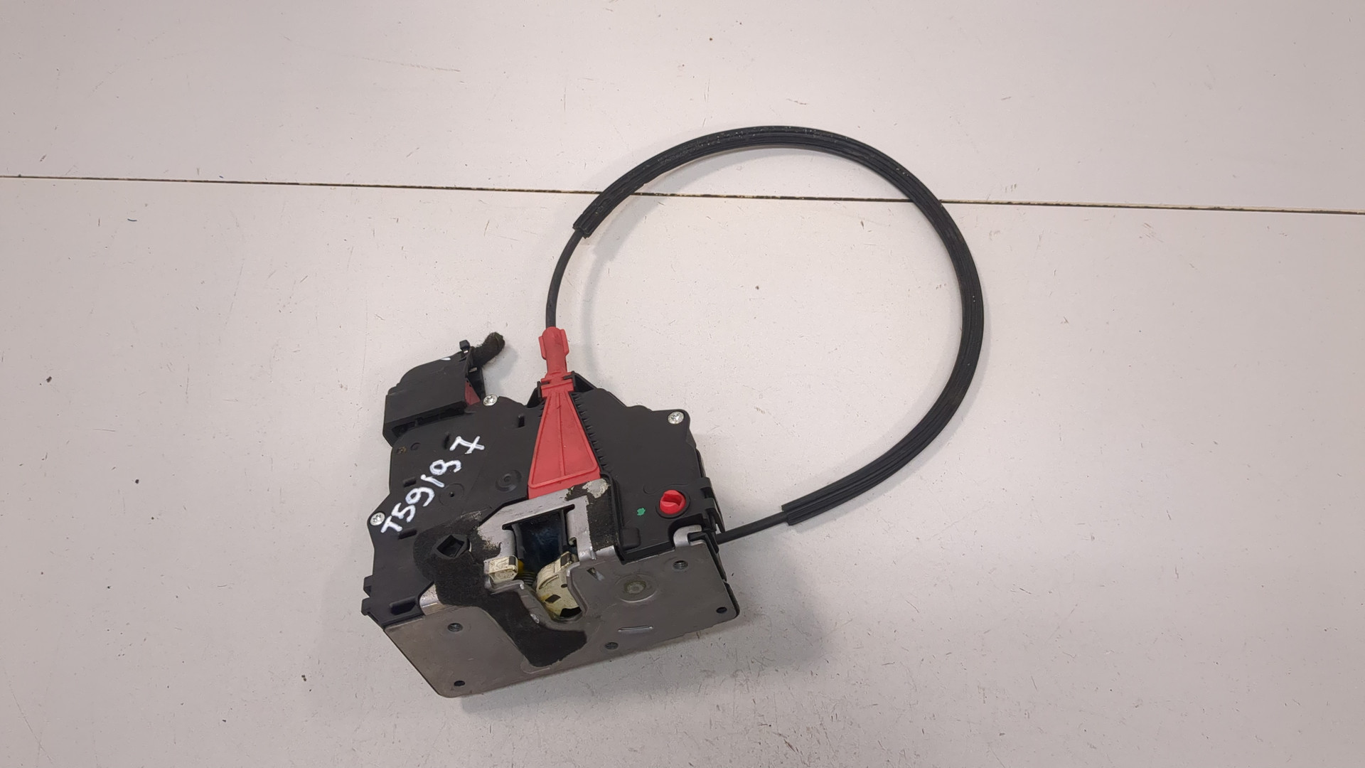 Замок двери задней правой