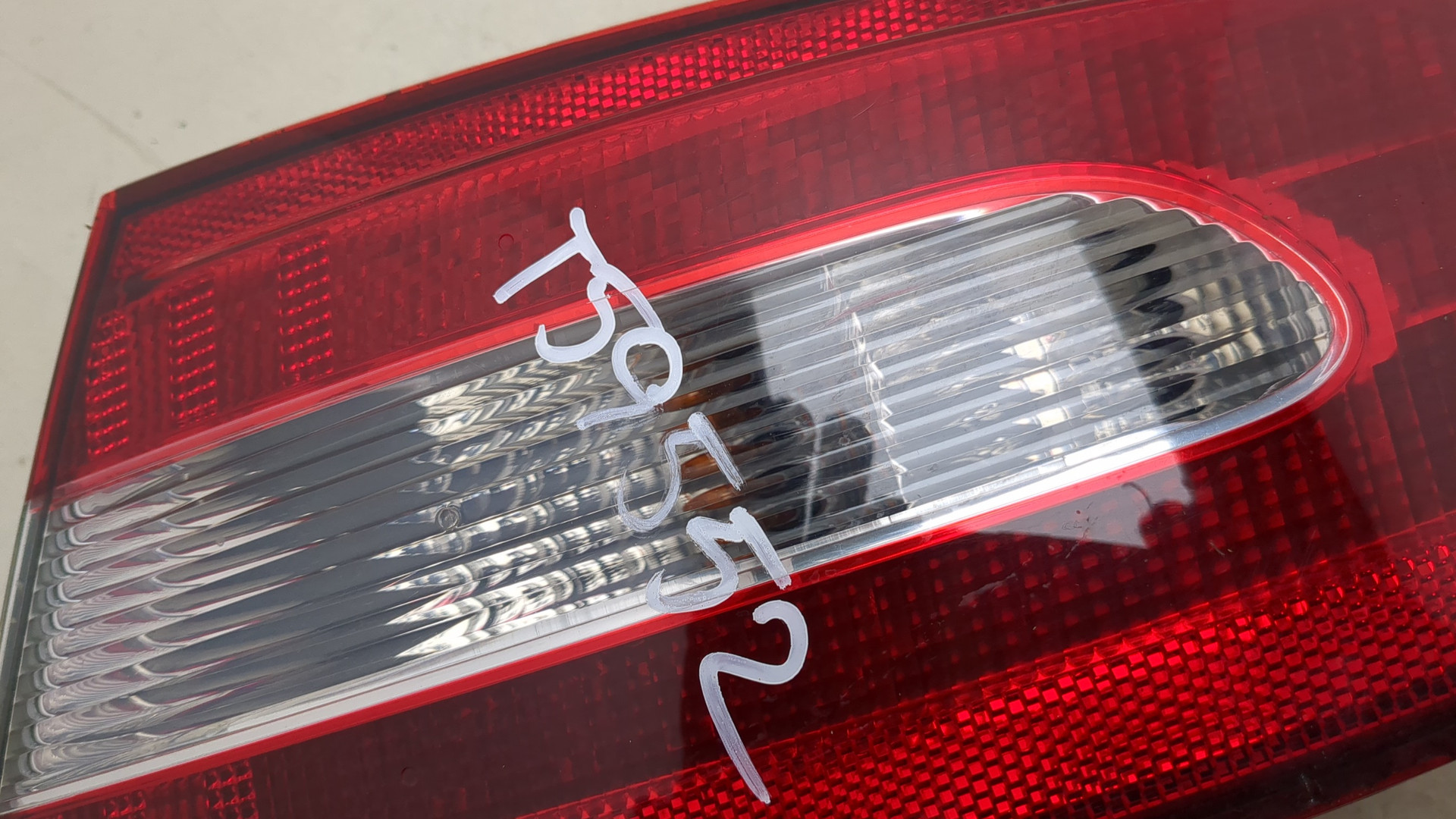 Фонарь задний правый