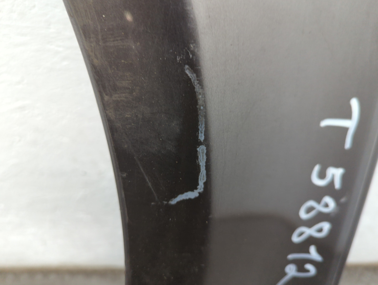 Крыло переднее левое