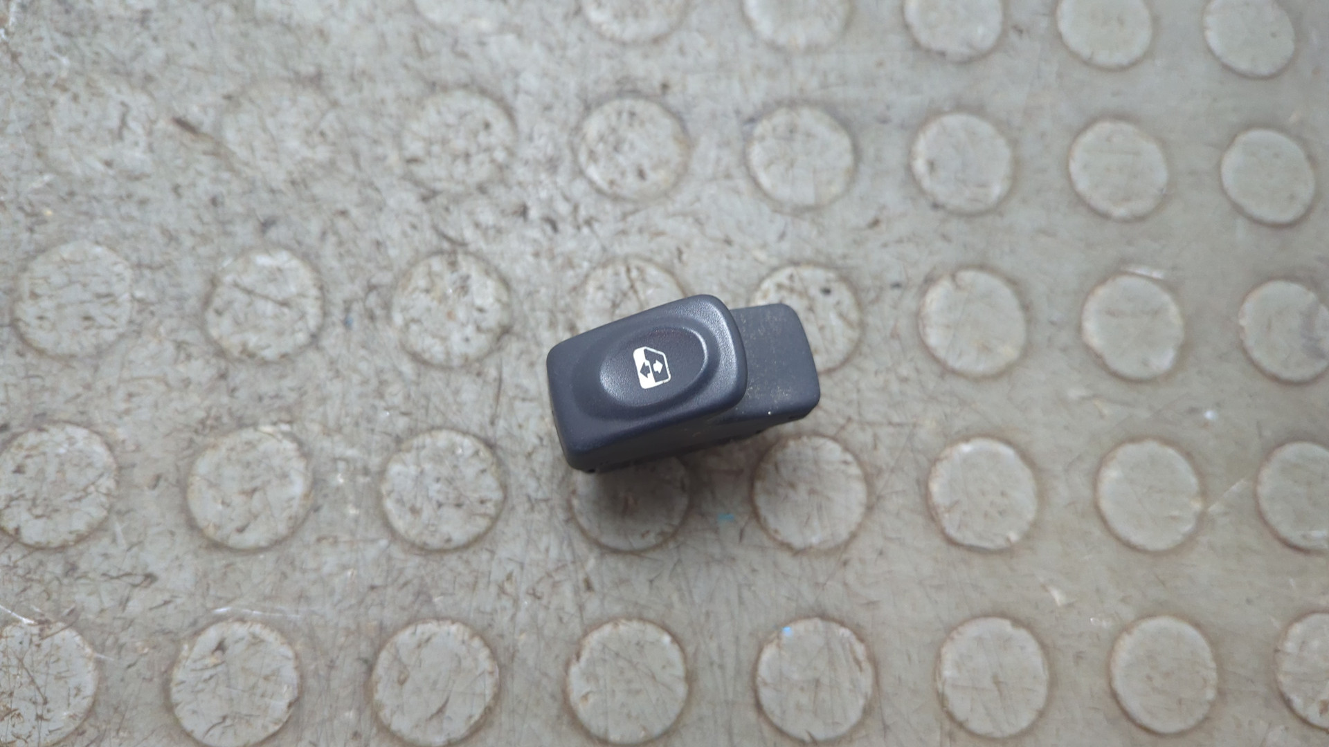 Кнопка стеклоподъемника