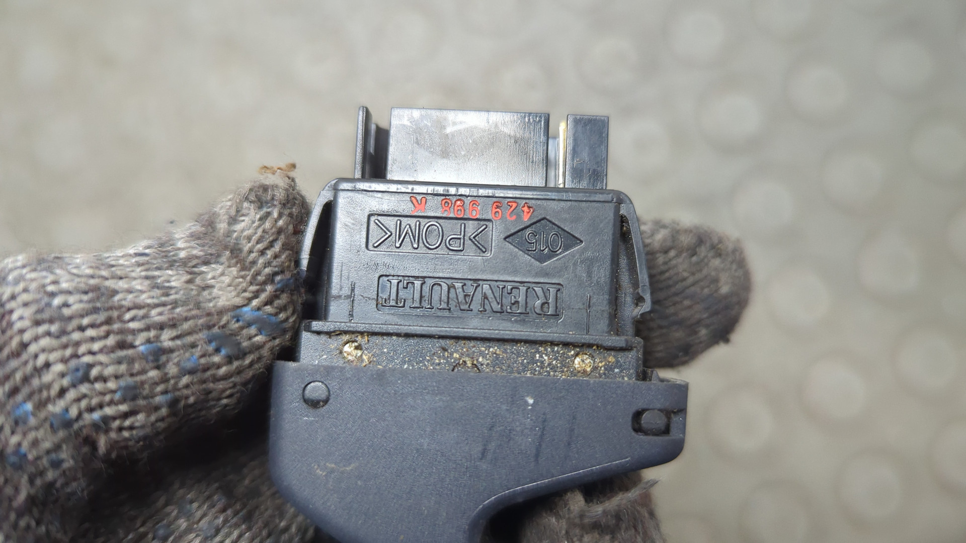 Кнопка стеклоподъемника